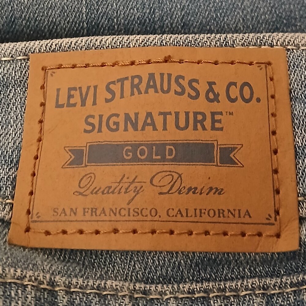 Levis Signature Gold Jeans Size 8 Mid Rise Boot Cut Light Blue Denim Stretch - Picture 7 of 10